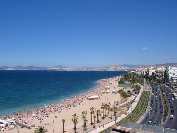 Η συζήτηση για τις ελεύθερες παραλίες παραμένει ανοιχτή