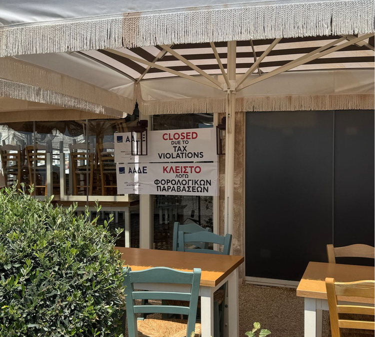 Μπαράζ ελέγχων της ΑΑΔΕ στην Αθηναϊκή Ριβιέρα: 48ωρο «λουκέτο» και στο Παλαιό Φάληρο