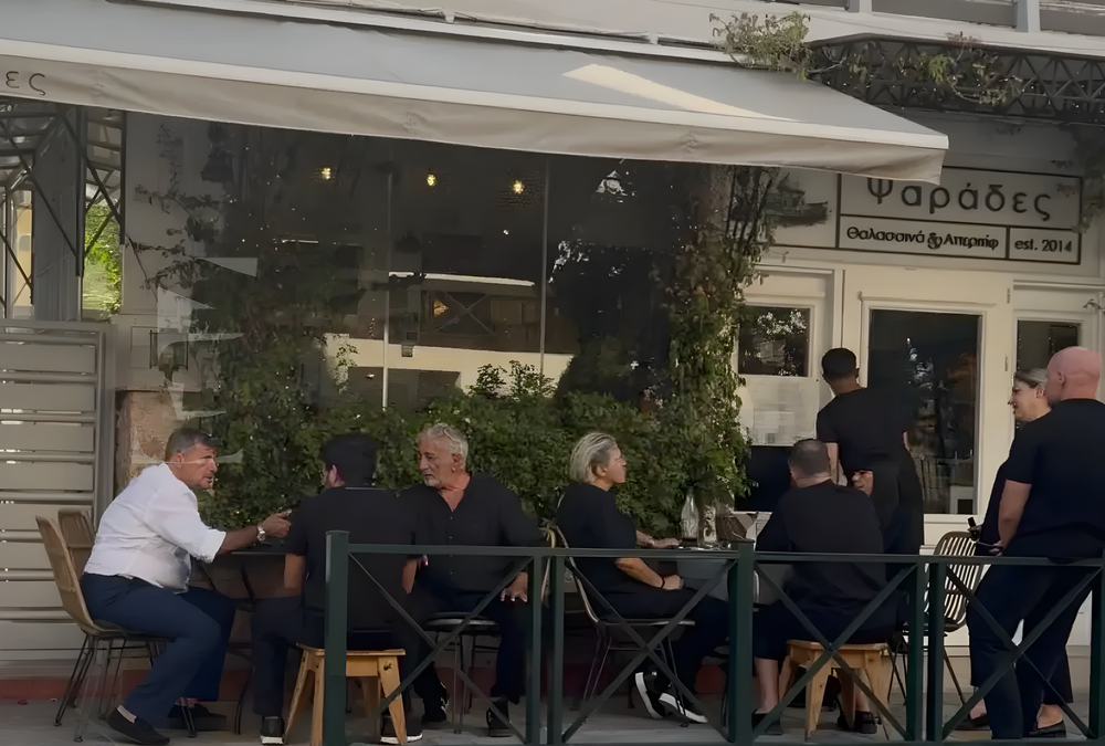 Στο Παλαιό Φάληρο η οικογένεια του Γιώργου Μαζωνάκη για την παραδοσιακή ψαρόσουπα